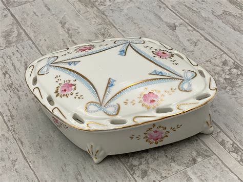 Trinket Dishes & Porcelain Boxes 